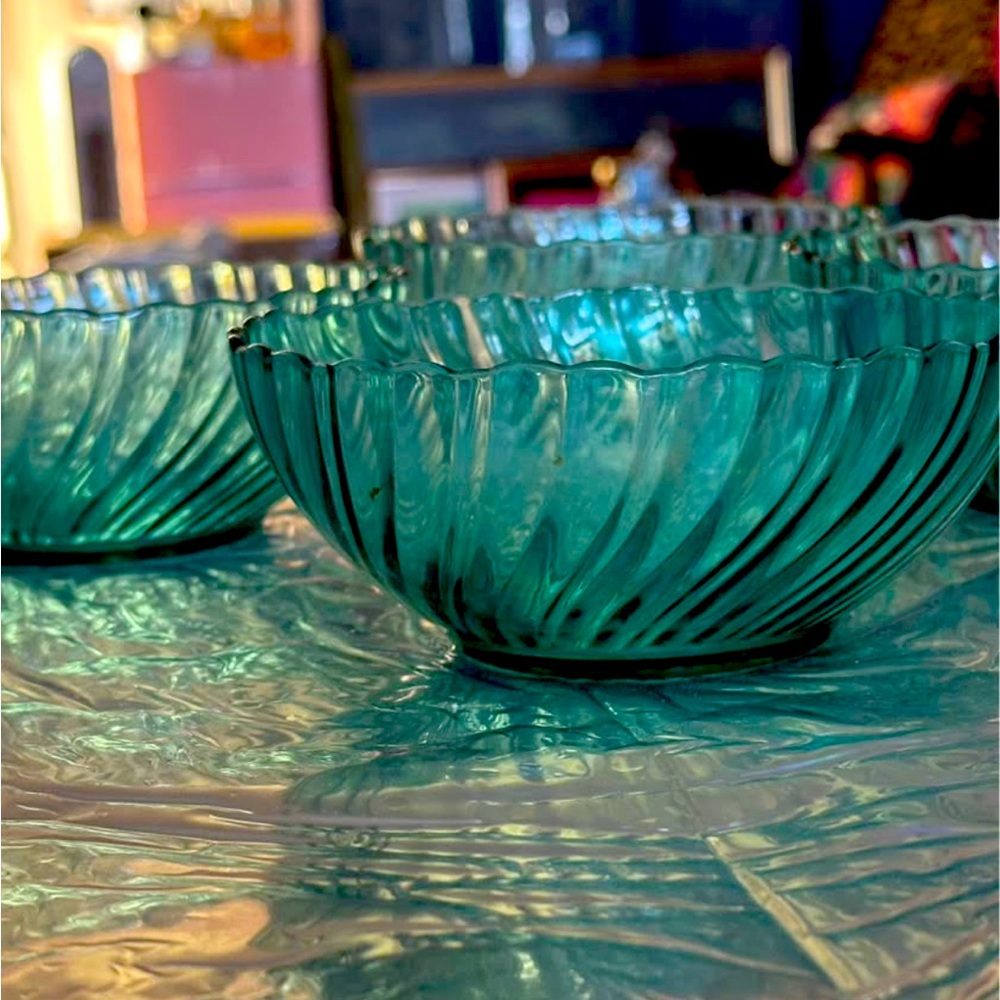 Extremely rare vintage teal Arcoroc swirl bowls - set of four